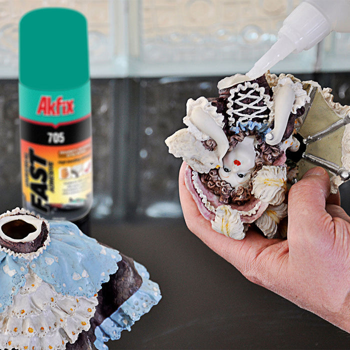 Akfix 705 Superfast Adhesive with Activator - Usage 1