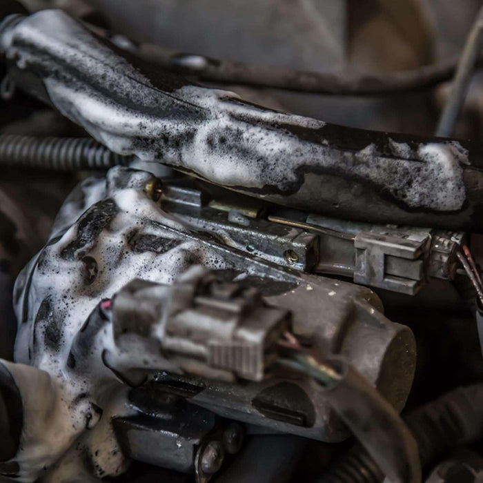 Akfix A115 Engine Cleaner and Degreaser - Usage 2